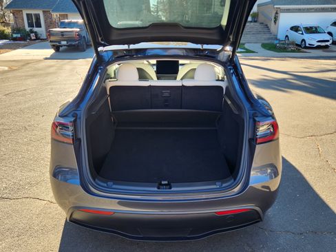 Used 2023 Tesla Model Y Performance image 10