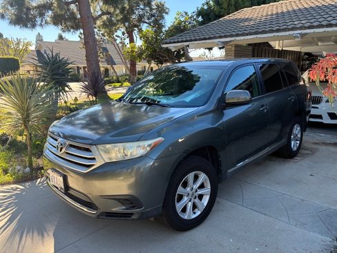 Used 2013 Toyota Highlander FWD image 8