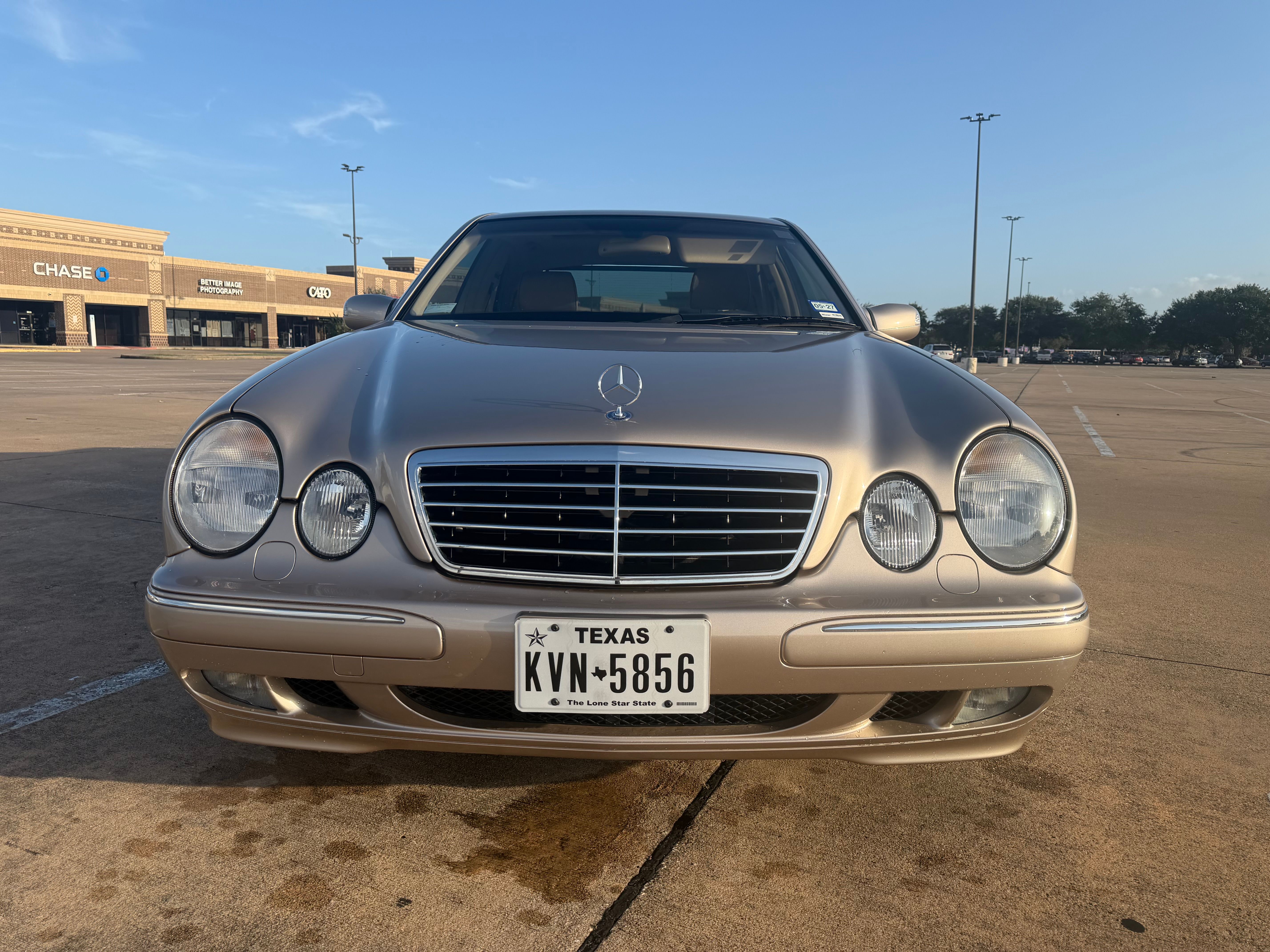 Used 2000 Mercedes-Benz E 320 Sedan image 2