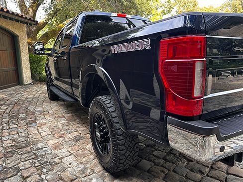 Used 2022 Ford F250 Lariat w/ Tremor Off-Road Package image 4