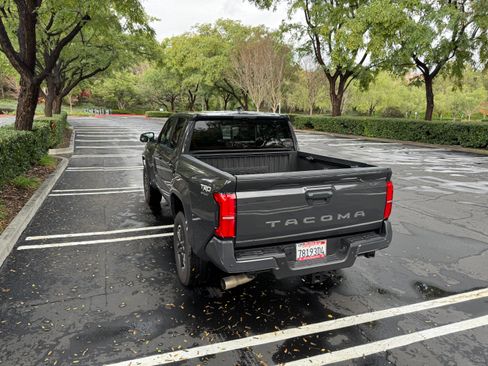 Used 2025 Toyota Tacoma TRD Sport image 18