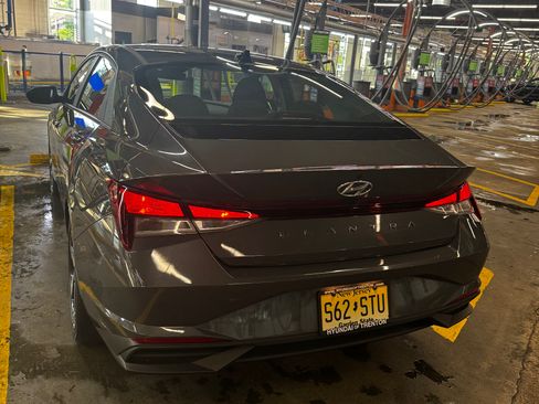 Used 2023 Hyundai Elantra SEL w/ Convenience Package FWD image 6