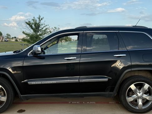 Used 2013 Jeep Grand Cherokee Limited w/ Luxury Group II image 12