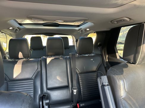 Used 2017 Land Rover Discovery HSE Luxury image 22