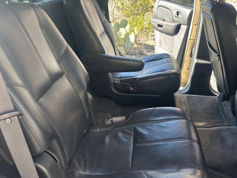 Used 2010 Chevrolet Tahoe LT w/ Luxury Package image 8