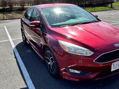 Used 2016 Ford Focus SE w/ SE Sport Package image 6