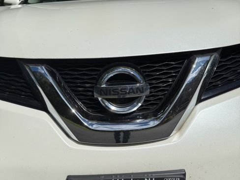 Used 2015 Nissan Rogue SV w/ SV Premium Package image 10