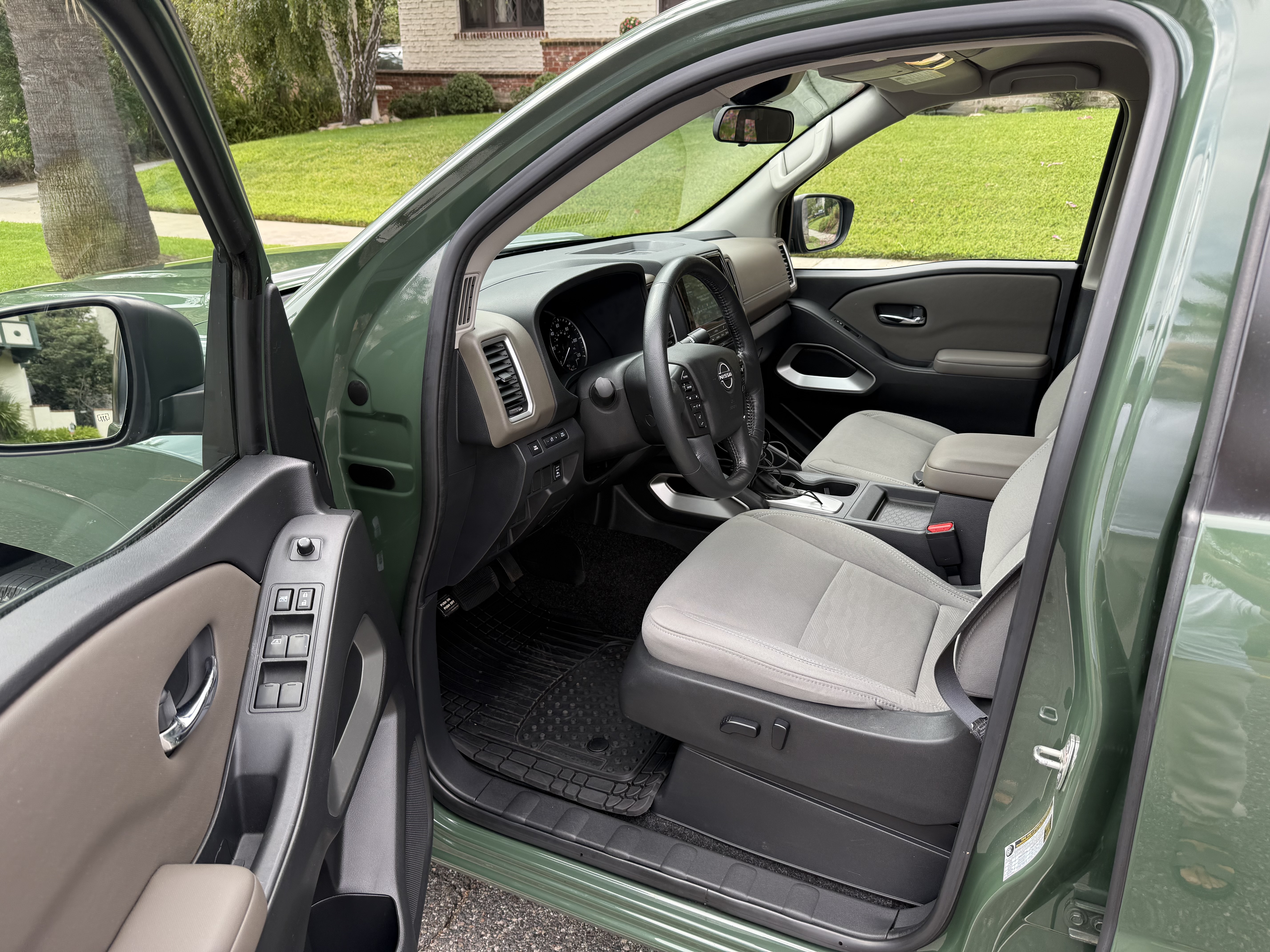 Used 2022 Nissan Frontier SV RWD image 6