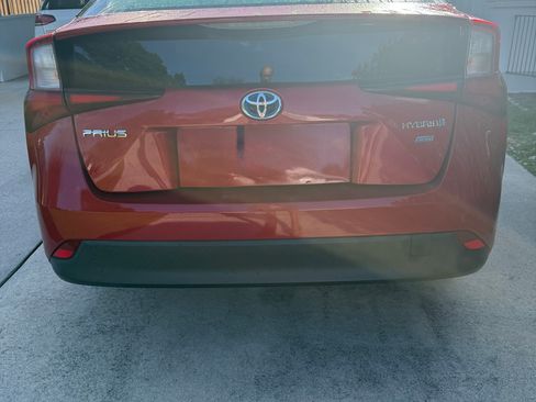 Used 2020 Toyota Prius L Eco image 5