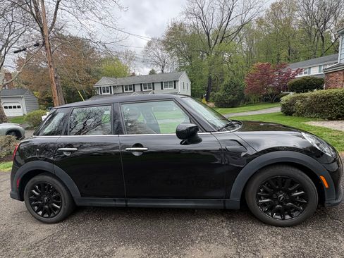 Used 2022 MINI Cooper 4-Door Hardtop w/ Signature Upholstery Package FWD image 4