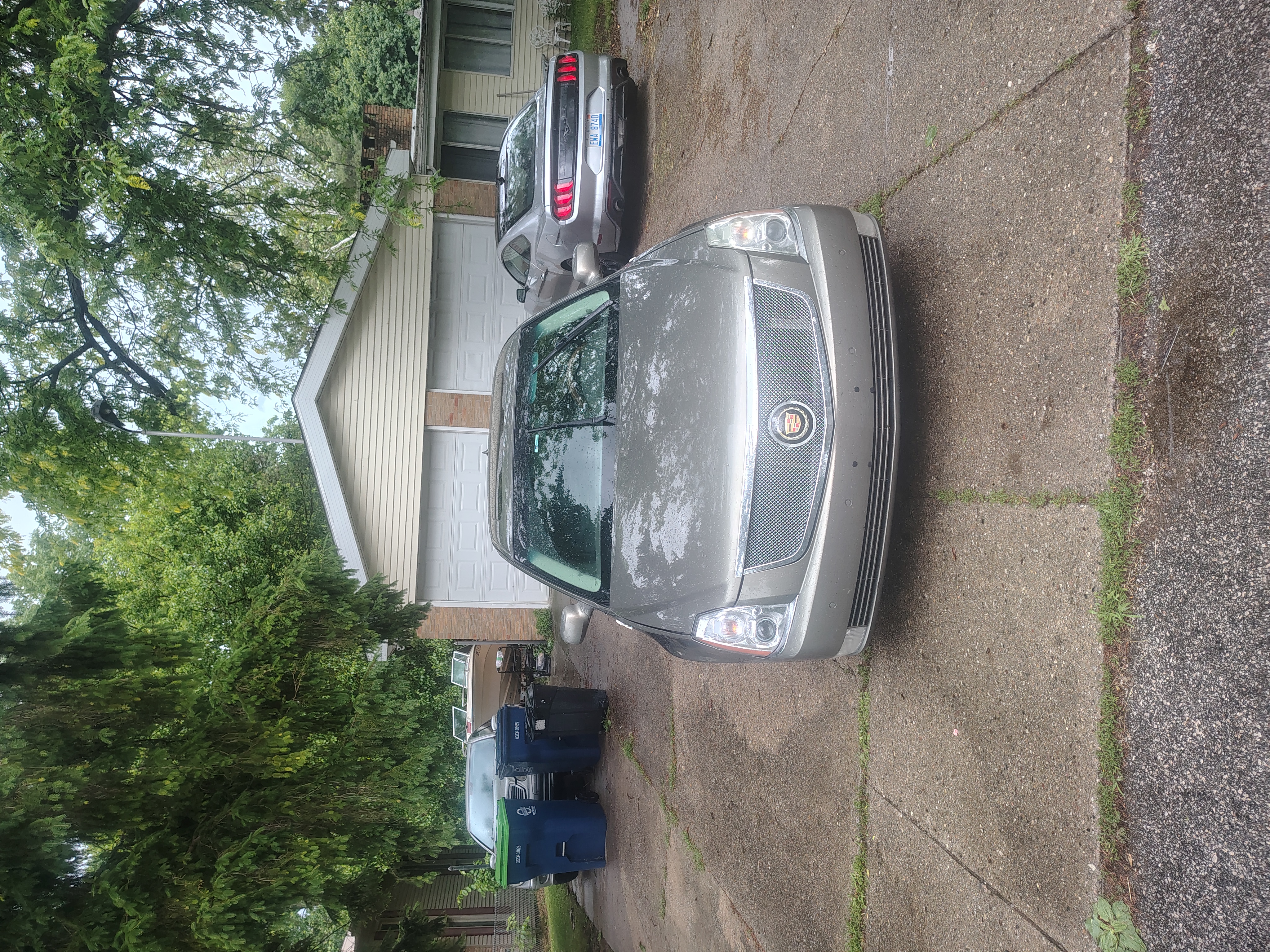 Used 2011 Cadillac DTS Luxury FWD image 2