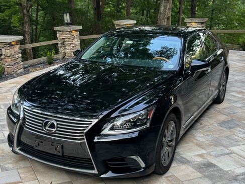 Used 2017 Lexus LS 460 AWD w/ Comfort Package image 10