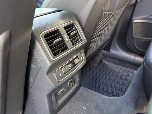 Used 2019 Audi SQ5 Prestige AWD/4WD image 9
