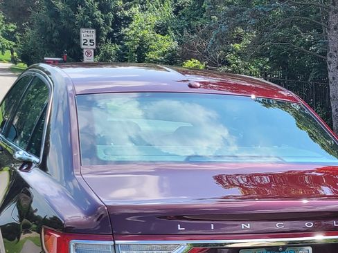 Used 2017 Lincoln Continental Select w/ Climate Package image 5