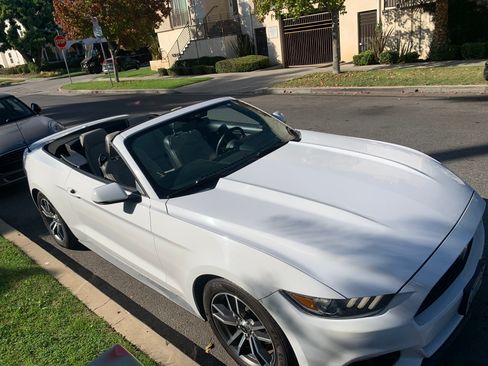 Used 2016 Ford Mustang Premium image 4