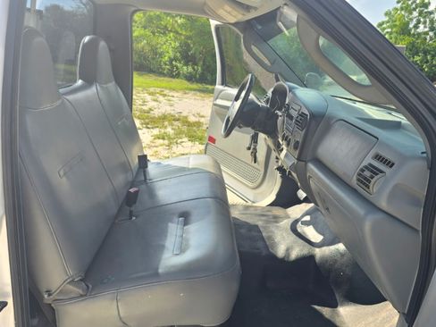 Used 2006 Ford F350 2WD Regular Cab DRW Super Duty image 9