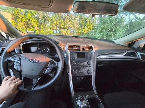 Used 2018 Ford Fusion SE image 10