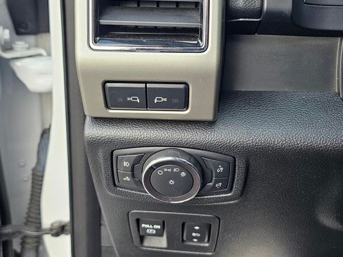 Used 2019 Ford F150 Lariat image 18