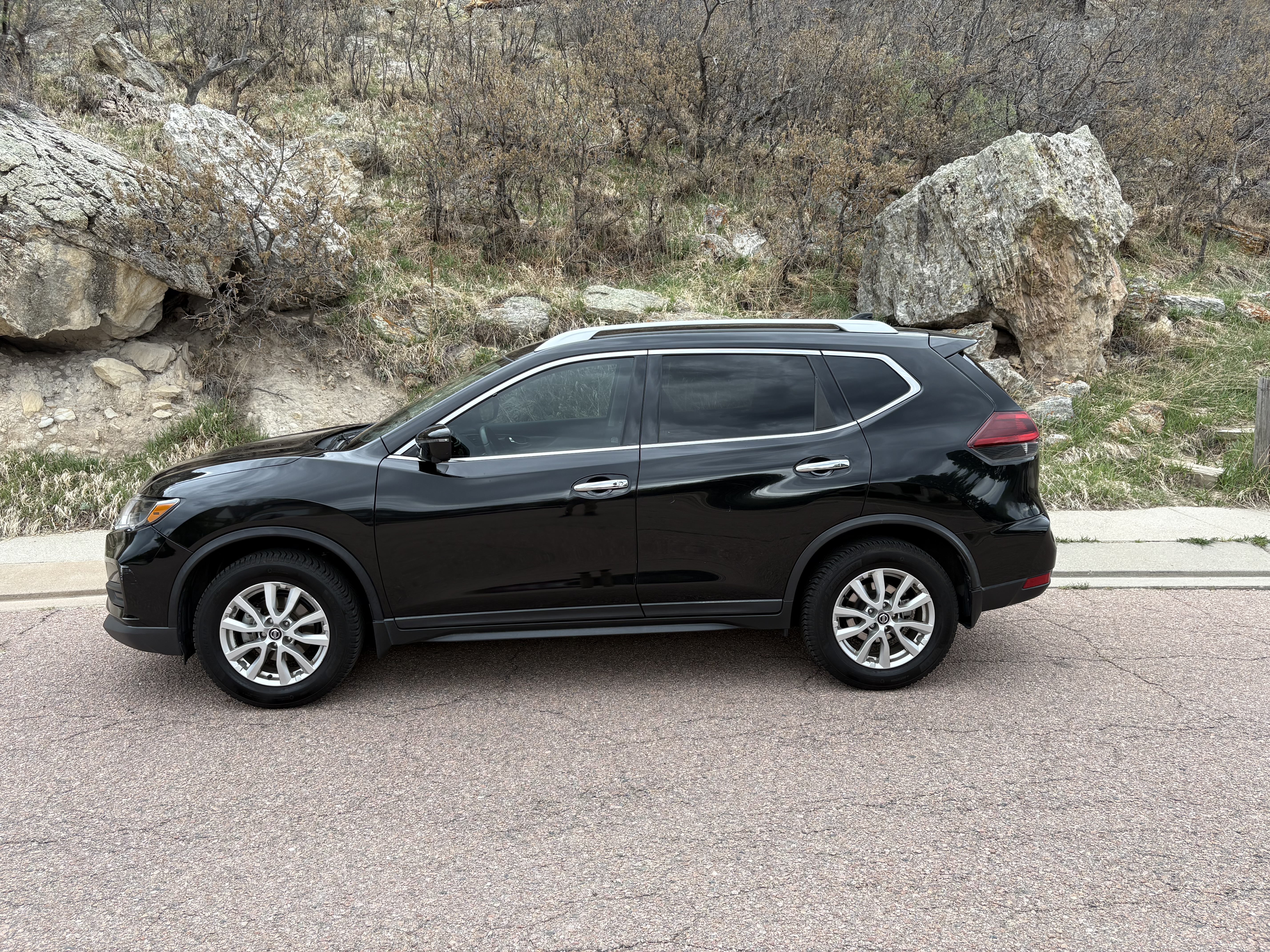 Used 2018 Nissan Rogue SV w/ Premium Package AWD/4WD image 1