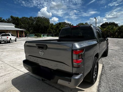 Used 2025 Nissan Frontier SV w/ SV Convenience Package RWD image 6