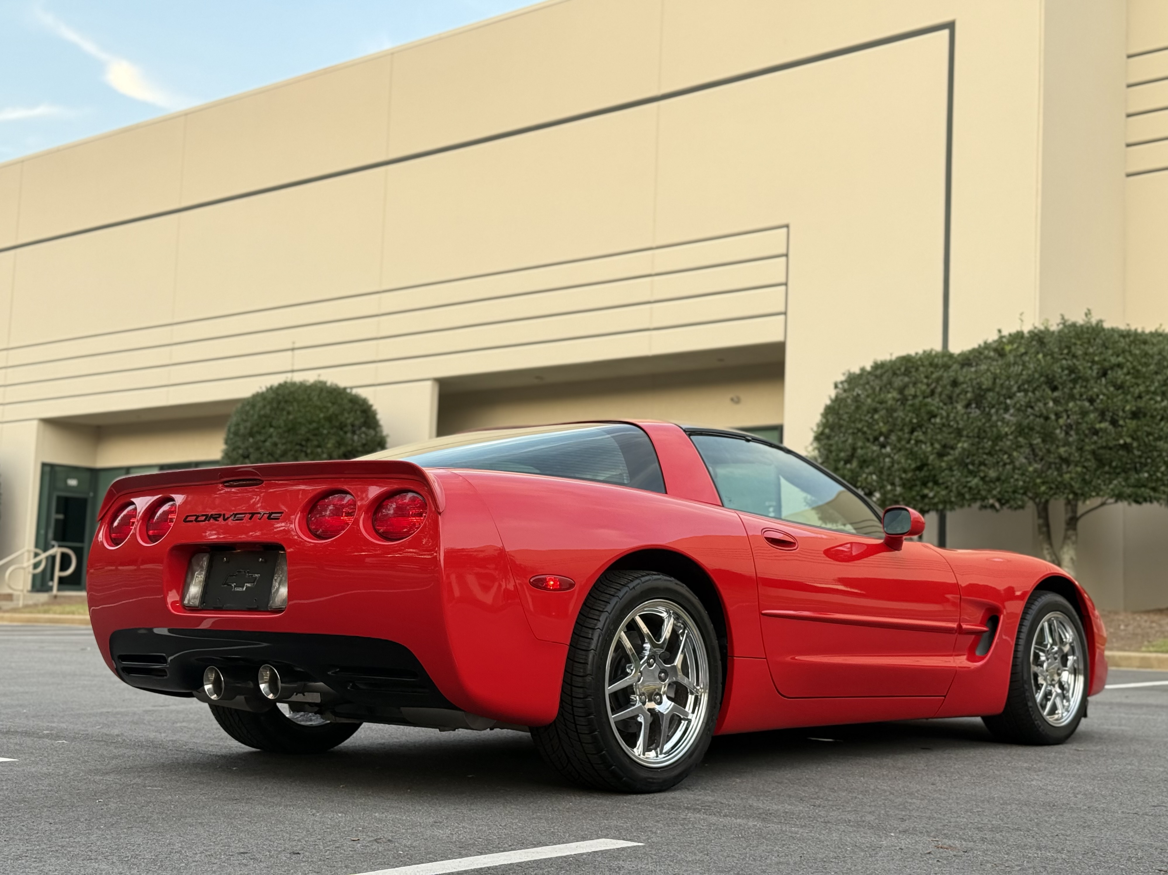 Used 2004 Chevrolet Corvette Coupe w/ Preferred Equipment Group RWD image 11