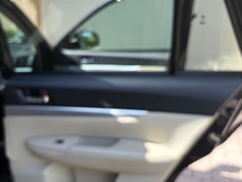 Used 2010 Subaru Outback 2.5i Premium image 16