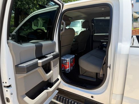 Used 2017 Ford F250 XLT w/ XLT Premium Package image 4