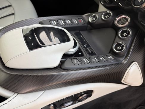 Used 2022 Aston Martin V8 Vantage Coupe image 22