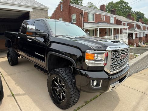 Used 2019 GMC Sierra 2500 Denali w/ Duramax Plus Package image 2