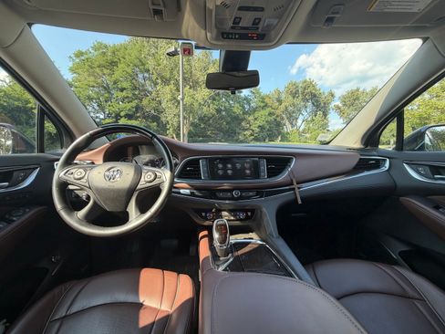 Used 2018 Buick Enclave Avenir w/ Avenir Technology Package AWD/4WD image 12