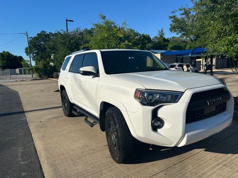 Used 2022 Toyota 4Runner SR5 Premium w/ Moonroof Package RWD image 6