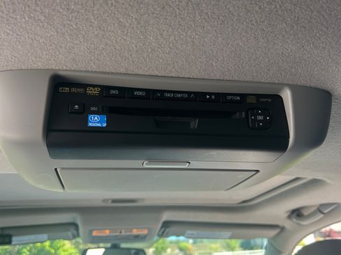 Used 2011 Toyota Highlander Limited w/ Preferred Accessory Pkg AWD/4WD image 18