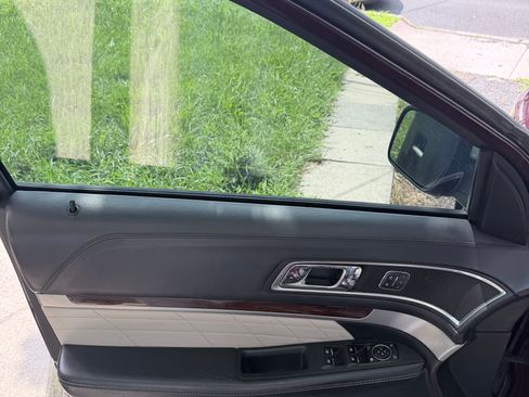 Used 2018 Ford Explorer Platinum AWD/4WD image 24