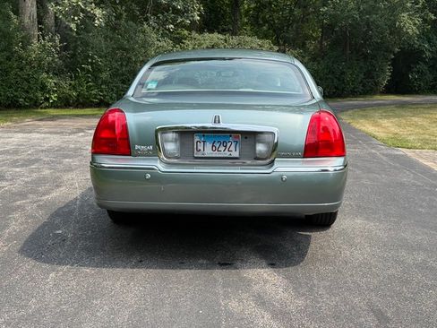Used 2004 Lincoln Town Car Ultimate RWD image 8