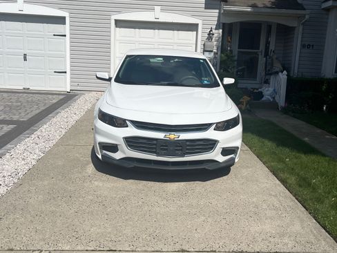 Used 2016 Chevrolet Malibu LT w/ Leather Package FWD image 5