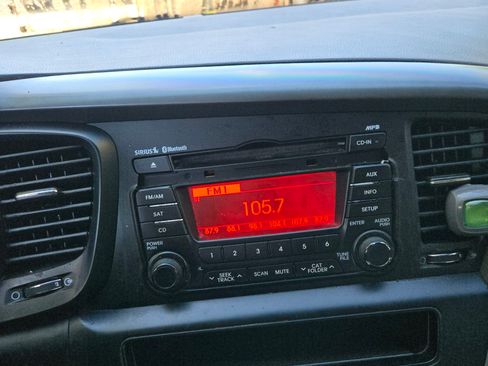 Used 2011 Kia Optima LX w/ Convenience Pkg image 15