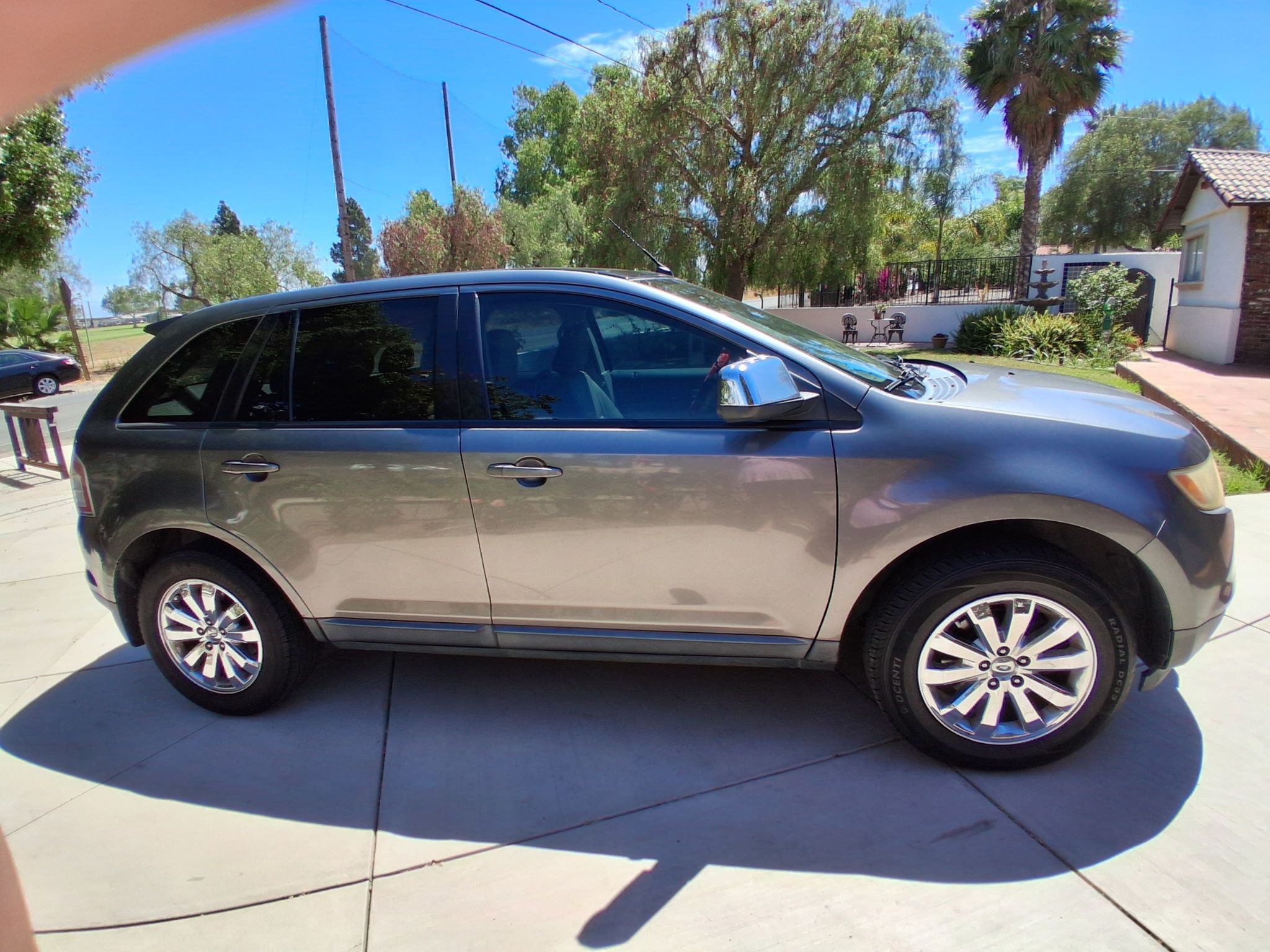 Used 2010 Ford Edge SEL FWD image 1