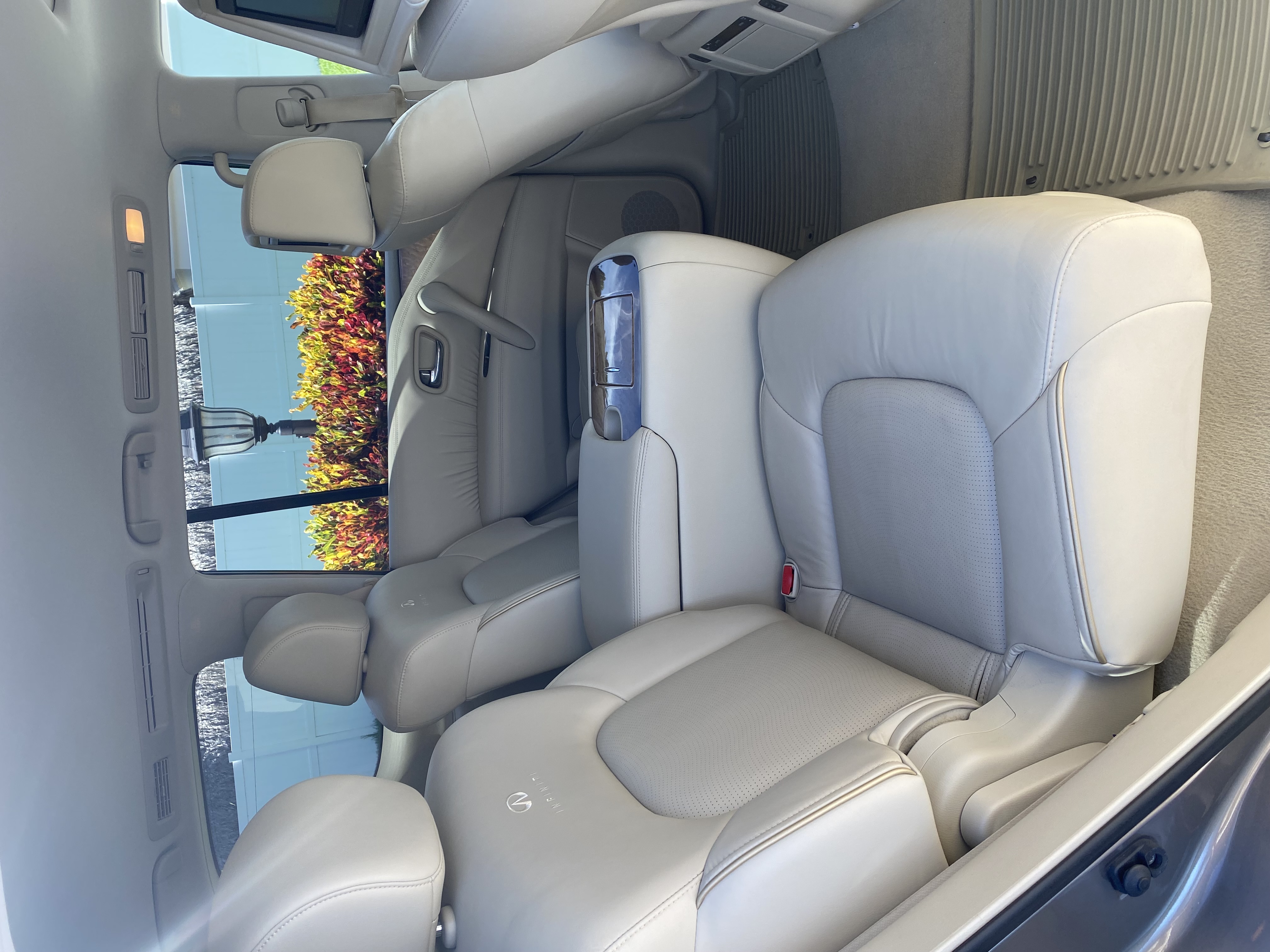 Used 2014 INFINITI QX80 4WD w/ Theater Package image 8