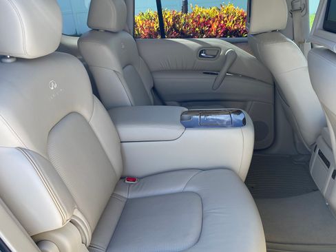 Used 2014 INFINITI QX80 4WD w/ Theater Package image 8