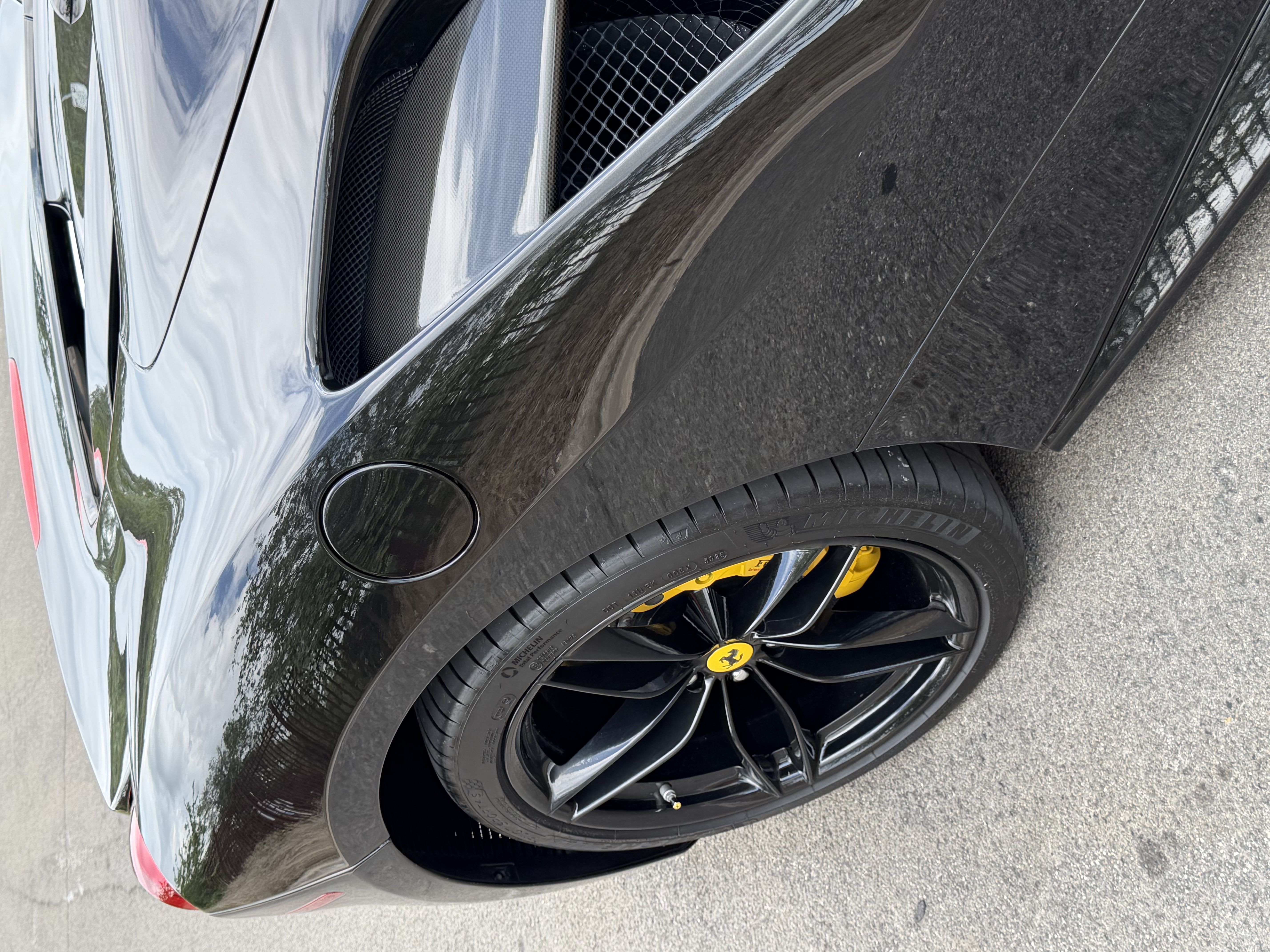 Used 2017 Ferrari 488 Spider RWD image 17