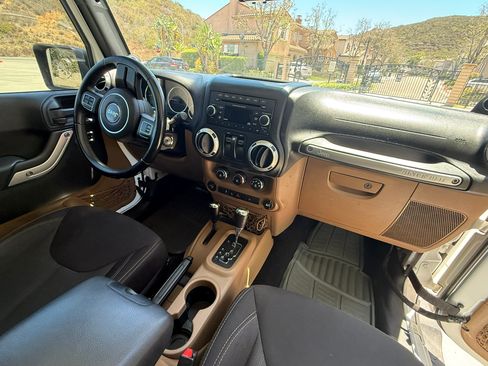Used 2014 Jeep Wrangler Rubicon AWD/4WD image 10