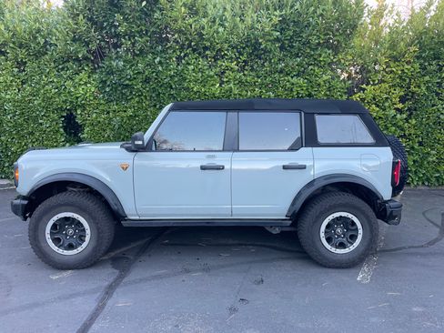 Used 2022 Ford Bronco Badlands image 1