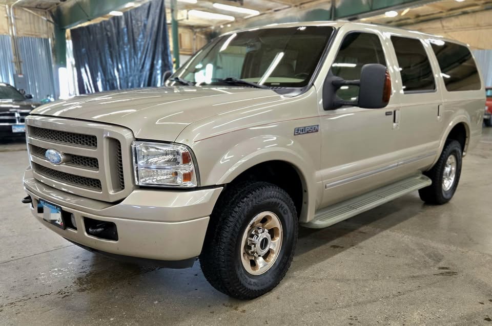 Used 2005 Ford Excursion Limited AWD/4WD image 1