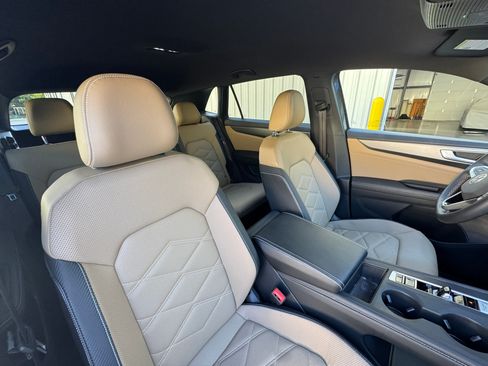 Used 2024 Volkswagen Atlas Cross Sport SE image 29