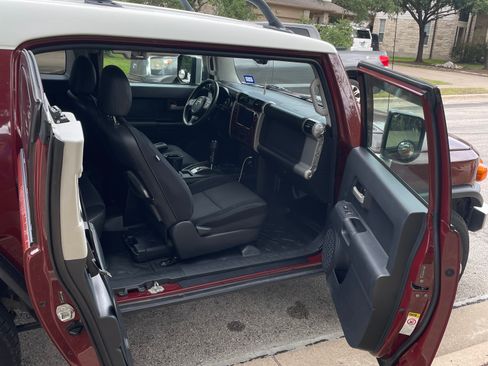 Used 2011 Toyota FJ Cruiser Sport Utility 2D w/ Convenience Pkg image 8