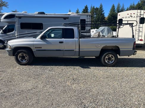 Used 2001 Dodge Ram 2500 Truck 2WD Quad Cab image 4