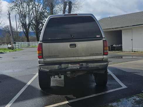 Used 2001 Chevrolet Silverado 2500 LS w/ Off-Road Skid Plate Pkg image 6