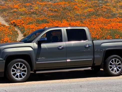 Used 2017 GMC Sierra 1500 Denali image 2