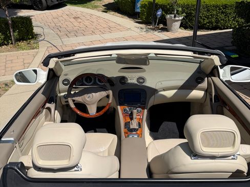 Used 2012 Mercedes-Benz SL 550 image 11