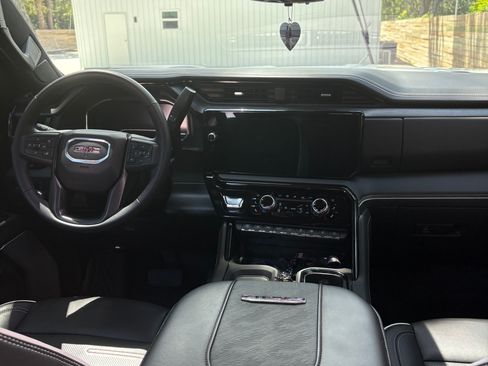 Used 2025 GMC Sierra 2500 AT4X w/ AT4X AEV Edition AWD/4WD image 17